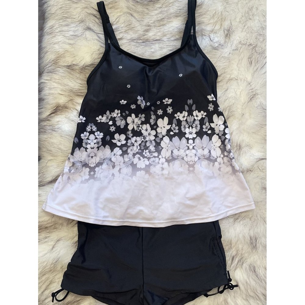 New Exclusive Everyday Womens 2 Piece Swimsuit Size XS New in Pack Black & White